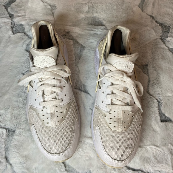 Air Huarache by Nike white and cream womens size 10 - Picture 3 of 12